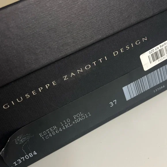 Gorgeous Giuseppe Zanotti ankle boots. BRAND NEW - NEVER WORN. Size 37 110mm. - Picture 2 of 9